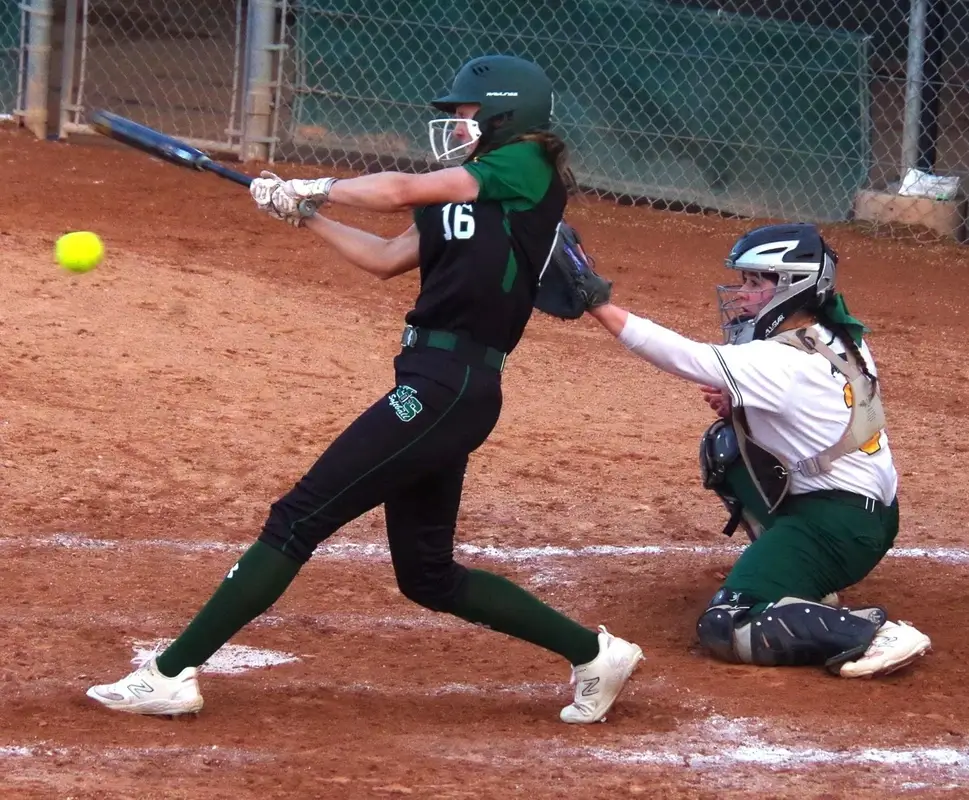 Read more about the article U Of S Softball Focus Of “Howe Happenings”