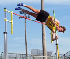 Read more about the article “Howe Happenings” meets Huskies track recruits Regier and Wildeman